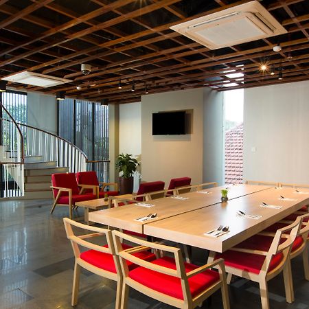 Up-Peak Hotel Simpang Lima Semarang Formerly Ha-Ka Simpanglima Hotel סמאראנג מראה חיצוני תמונה