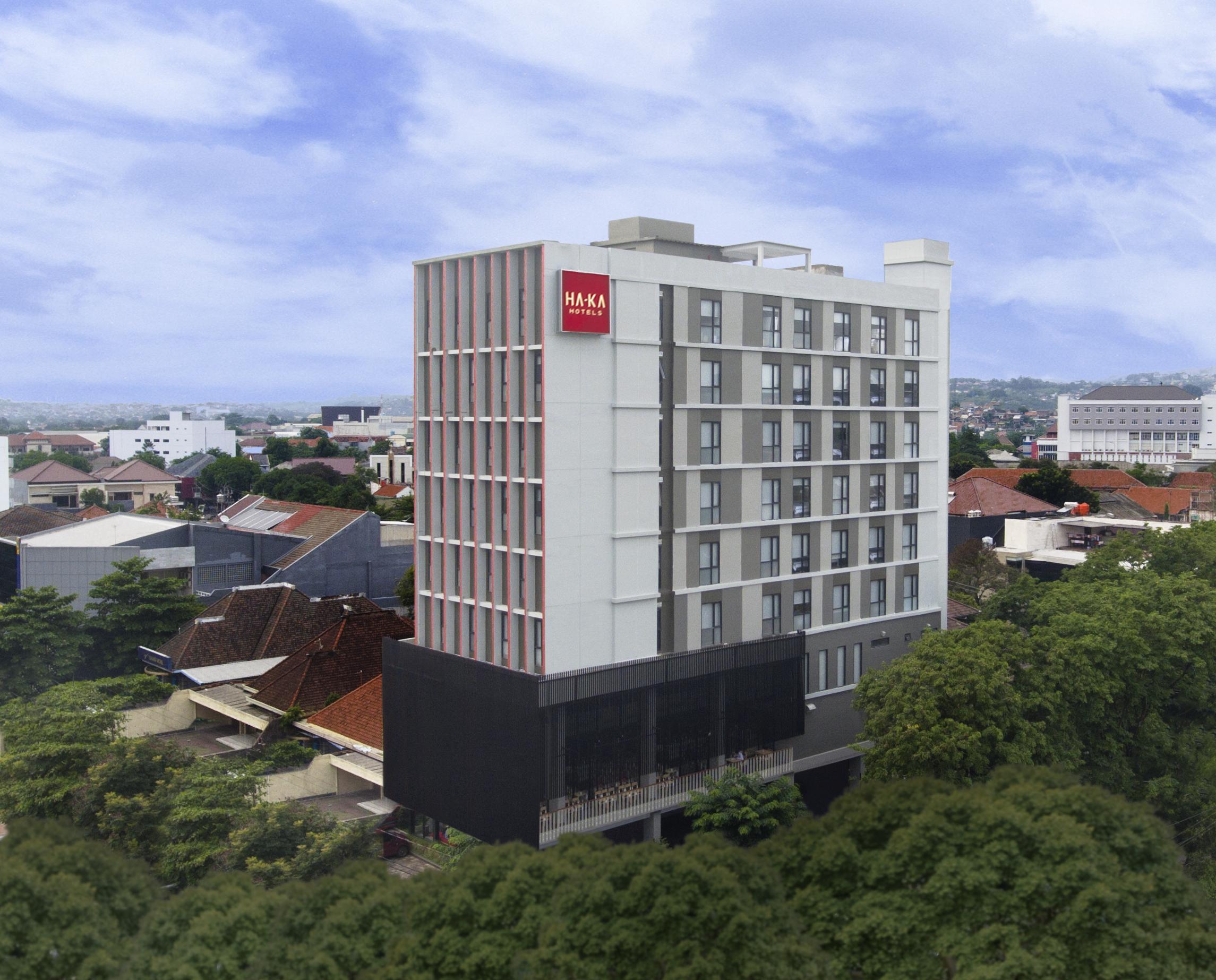 Up-Peak Hotel Simpang Lima Semarang Formerly Ha-Ka Simpanglima Hotel סמאראנג מראה חיצוני תמונה