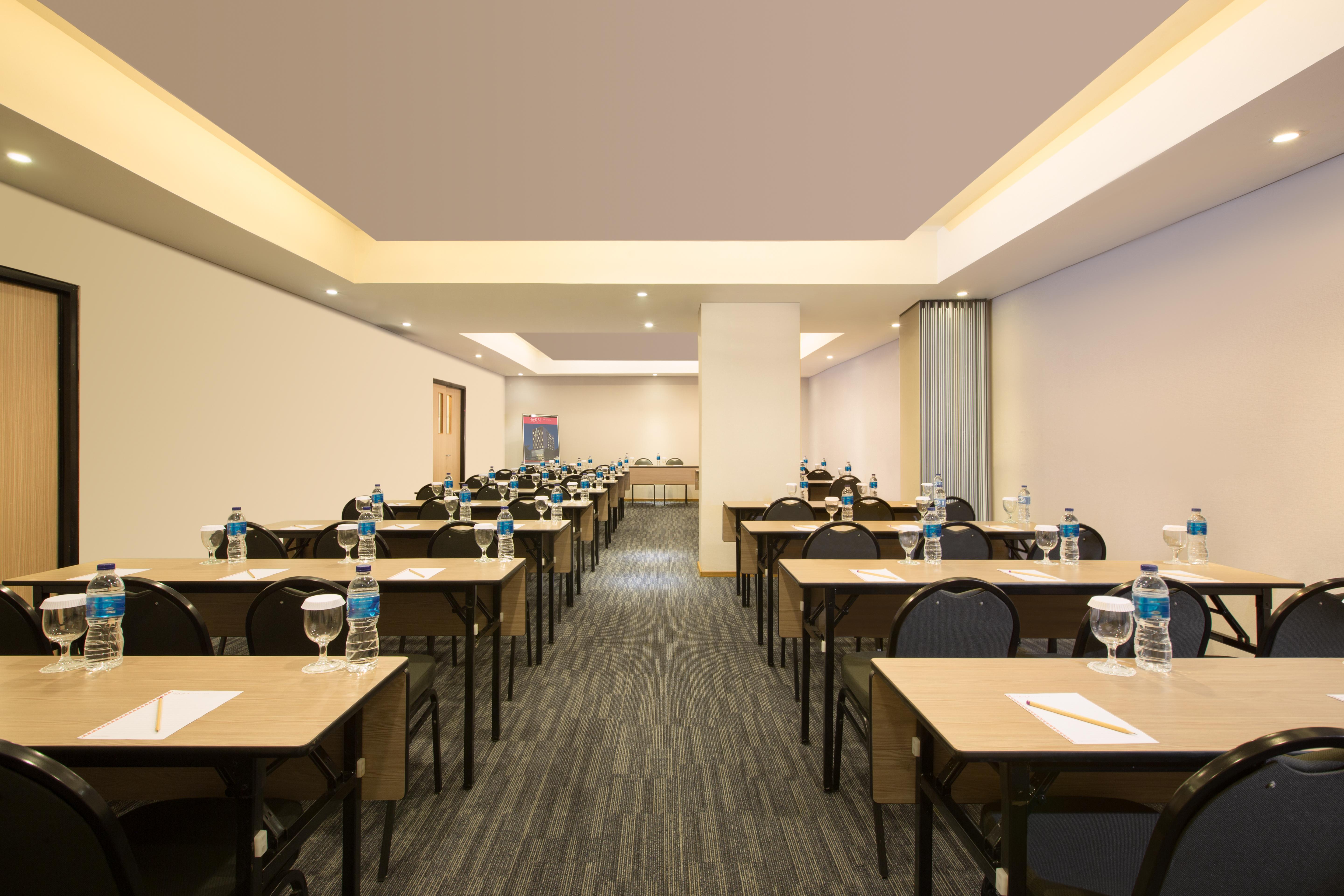 Up-Peak Hotel Simpang Lima Semarang Formerly Ha-Ka Simpanglima Hotel סמאראנג מראה חיצוני תמונה