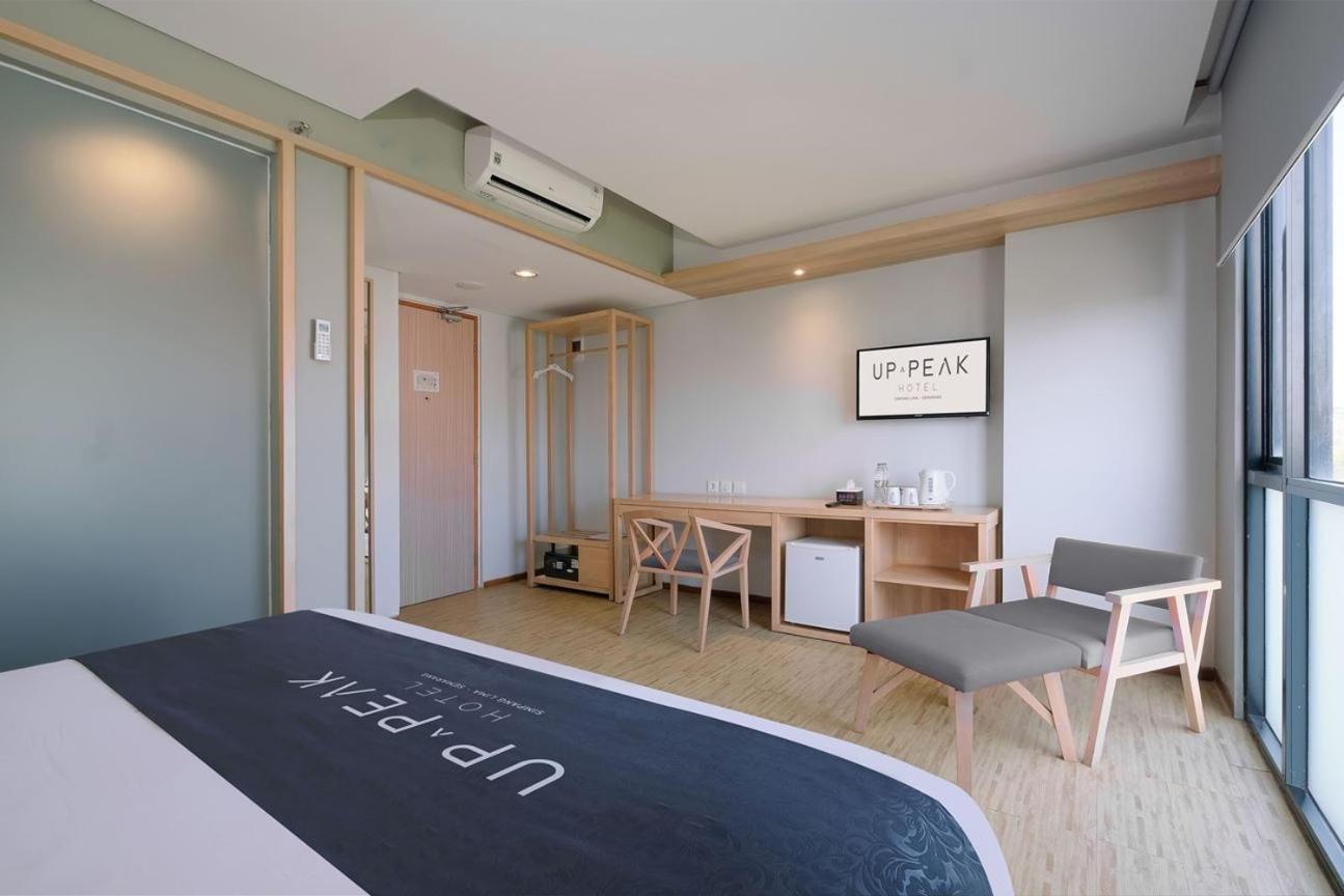 Up-Peak Hotel Simpang Lima Semarang Formerly Ha-Ka Simpanglima Hotel סמאראנג מראה חיצוני תמונה