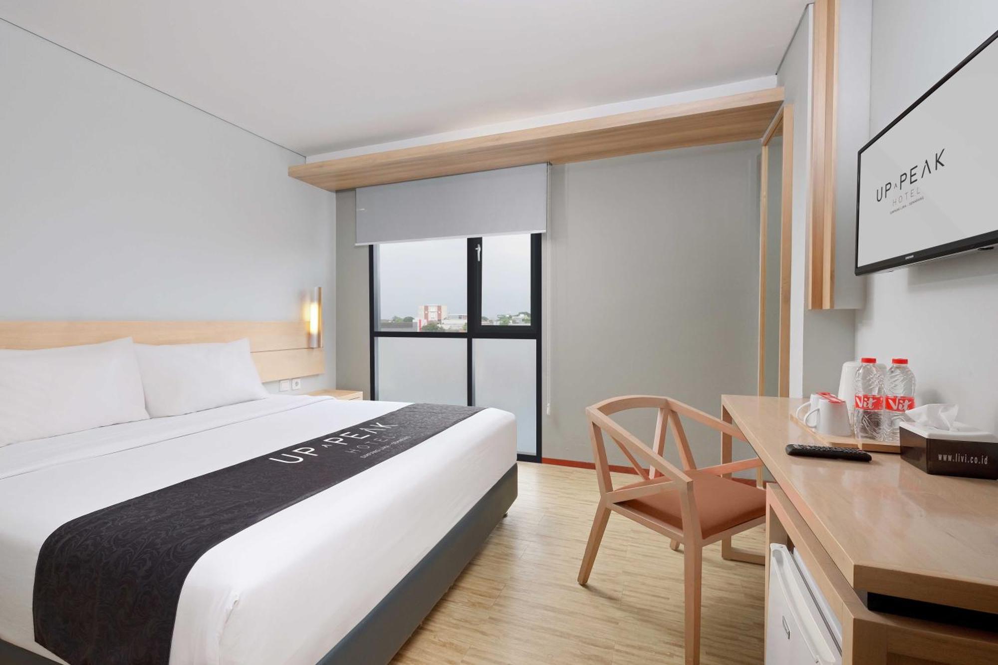 Up-Peak Hotel Simpang Lima Semarang Formerly Ha-Ka Simpanglima Hotel סמאראנג מראה חיצוני תמונה