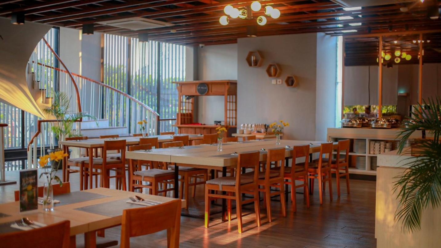 Up-Peak Hotel Simpang Lima Semarang Formerly Ha-Ka Simpanglima Hotel סמאראנג מראה חיצוני תמונה